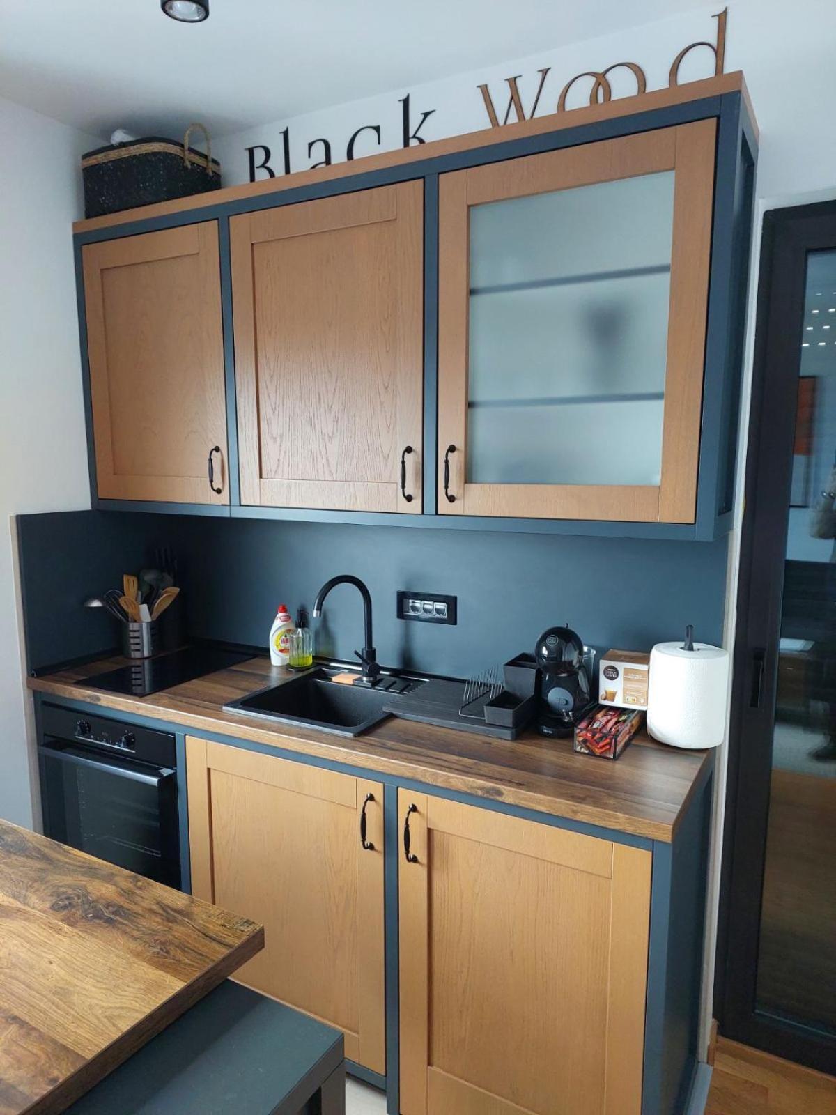 Blackwood Apartment *
